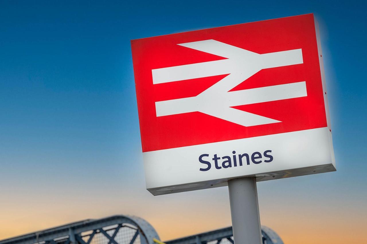 Train Station Serenity Staines-upon-Thames Zewnętrze zdjęcie
